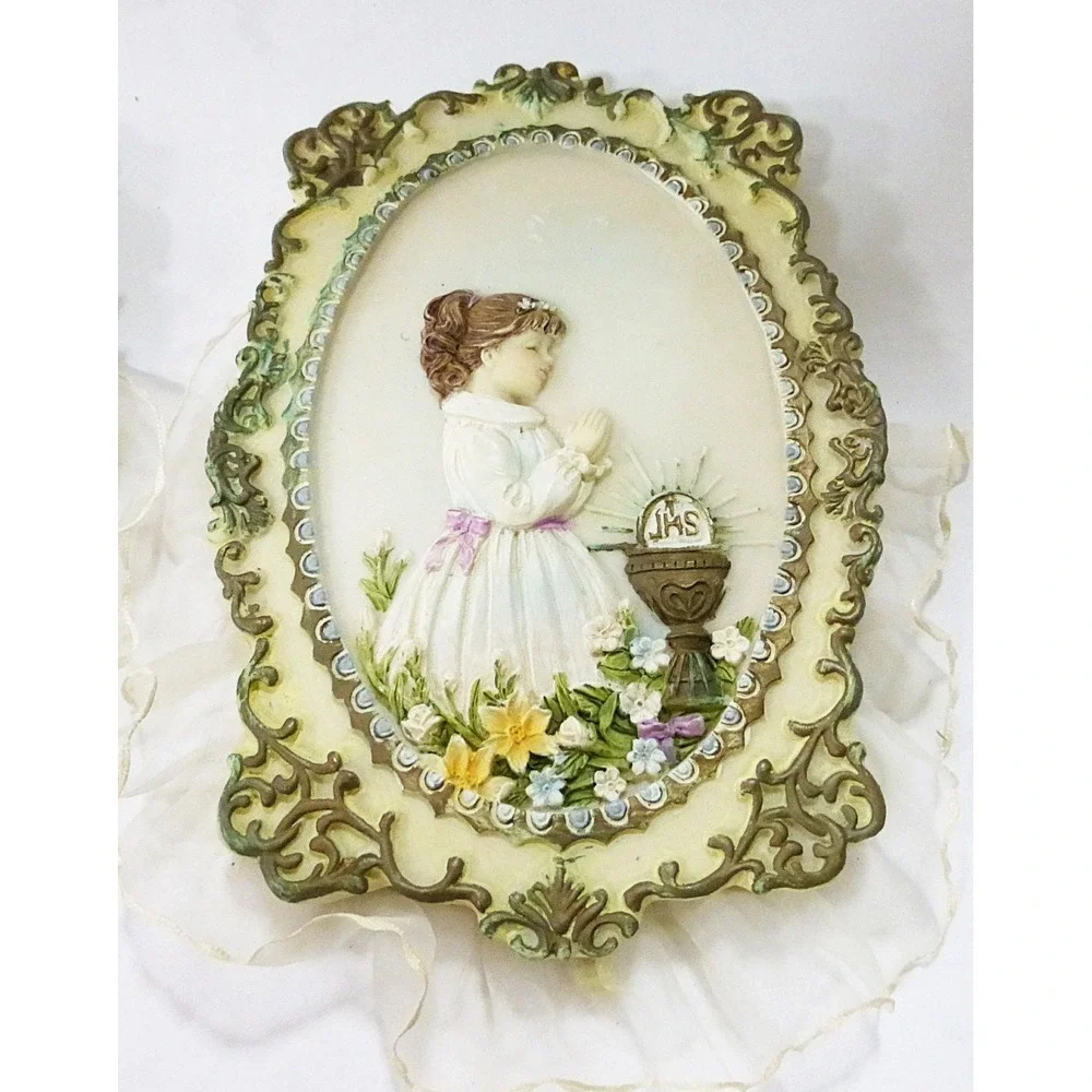 Vtg plaque wall decor praying boy  girl resin set of‎ two religion  cottagecore